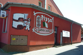 Restaurace Na Fojstství - Vjezd na parkoviště u restaurace